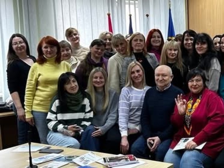 УРОЧИСТЕ ЗАВЕРШЕНННЯ ПРОЕКТУ "ПРОФЕСІЙНИЙ ЗАПУСК: ОСВІТА БЕЗ ПЕРЕШКОД": ВРУЧЕННЯ СЕРТИФІКАТІВ!